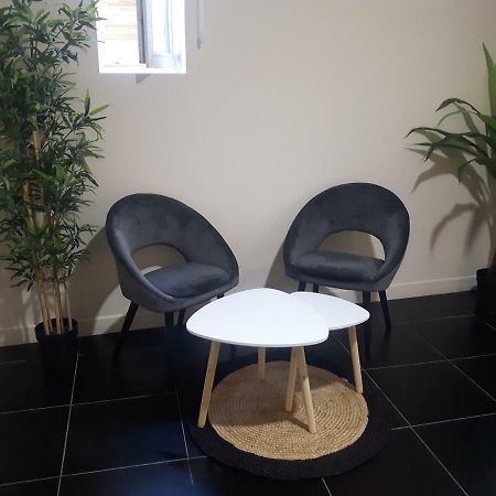 ホテル7 Minutes De L'Aeroport De Cdg 3 Thieux  エクステリア 写真